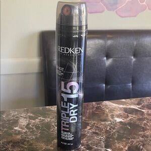 Redken Triple Dry 15 Spray - Black and Purple